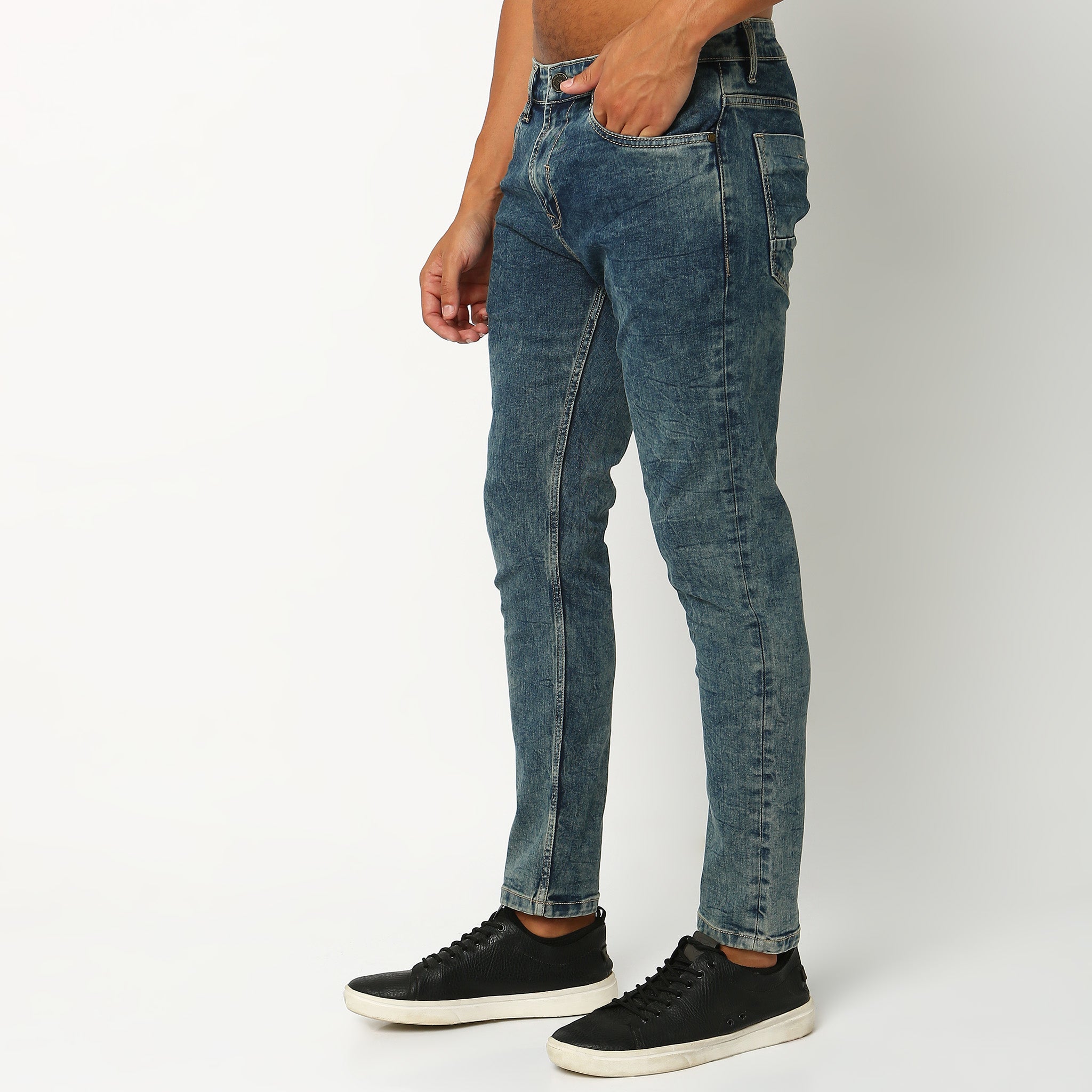 Men Wearing Skinny Comfort Solid Mid Rise Jeans