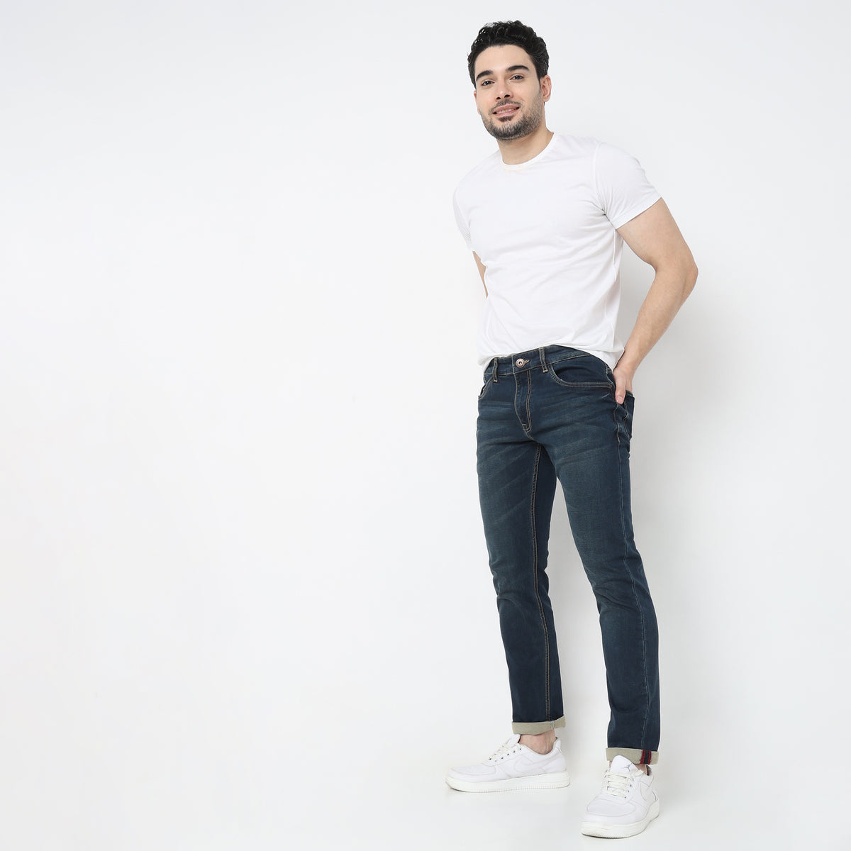 Straight Fit Solid Mid Rise Jeans