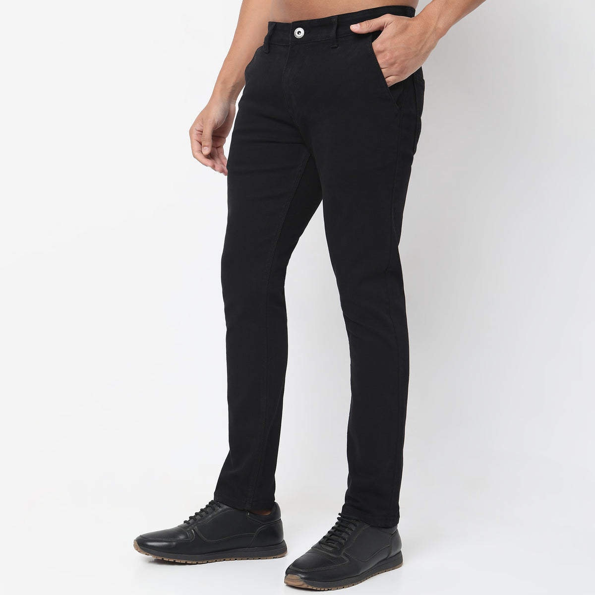 Straight Fit Solid Mid Rise Jeans