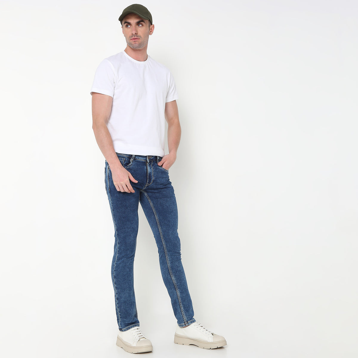 Straight Fit Solid Mid Rise Jeans