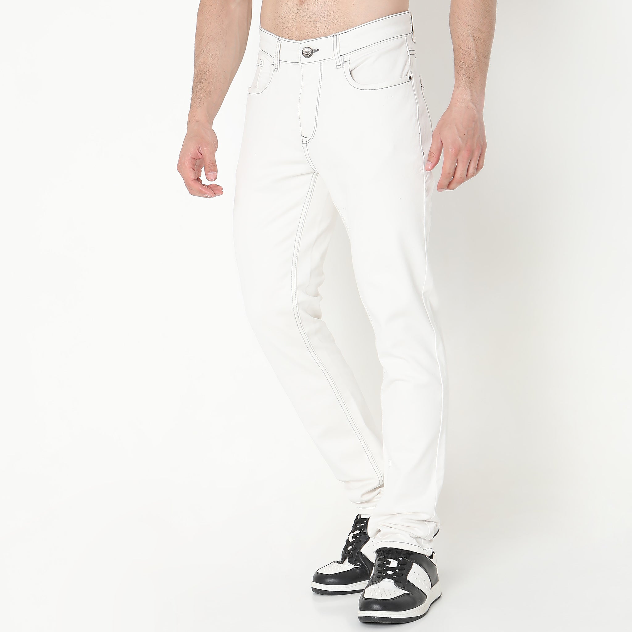 Buy Roadster Men White Solid Tapered Fit LYCRA Fiber Chinos Trousers -  Trousers for Men 10467748 | Myntra