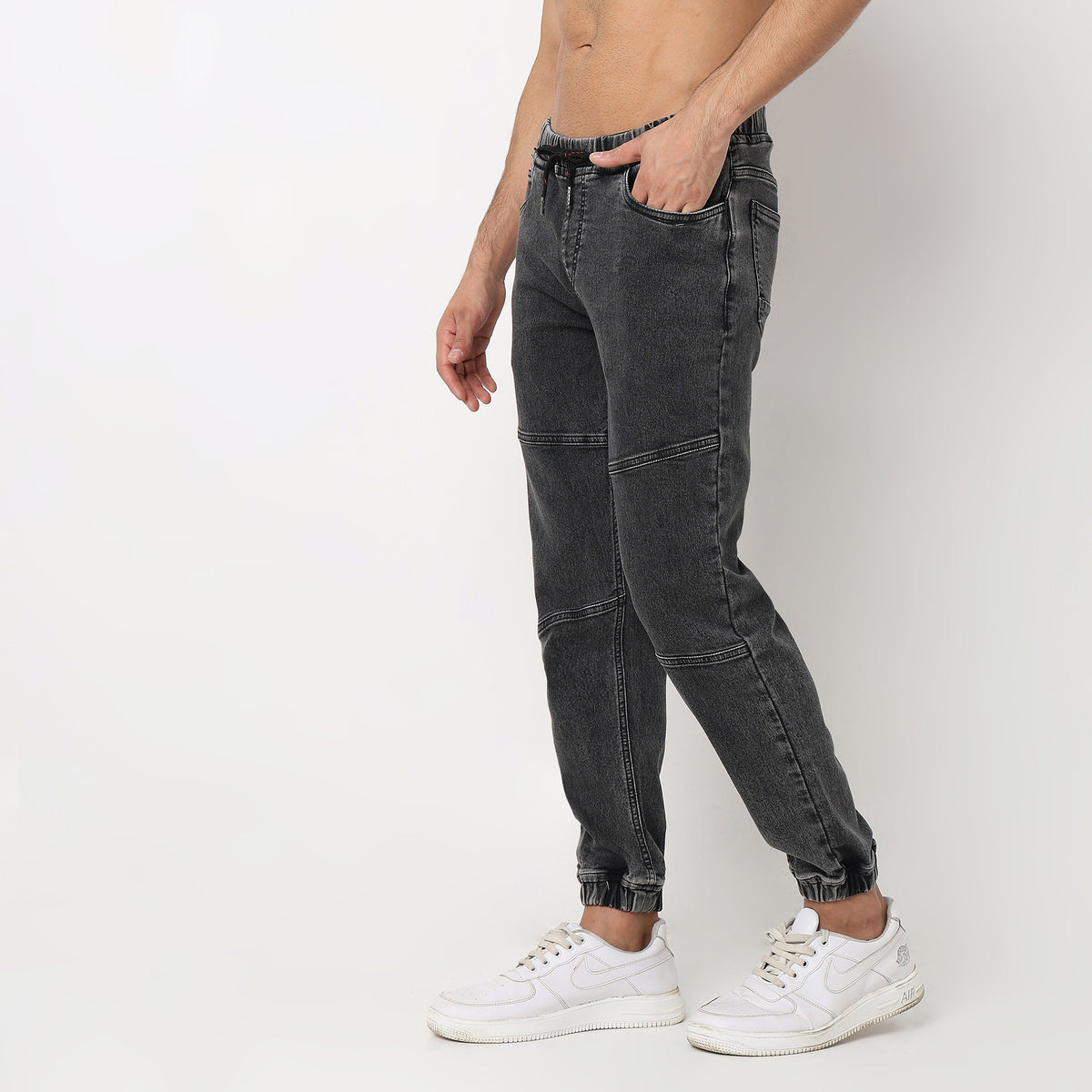 Regular Fit Solid Mid Rise Jeans