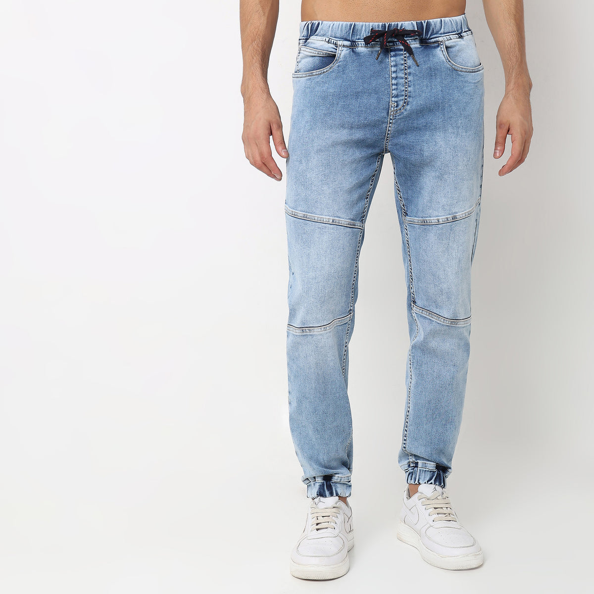 Regular Fit Solid Mid Rise Jeans