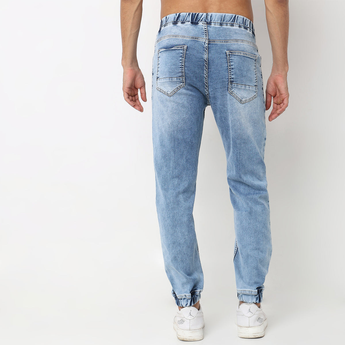 Regular Fit Solid Mid Rise Jeans