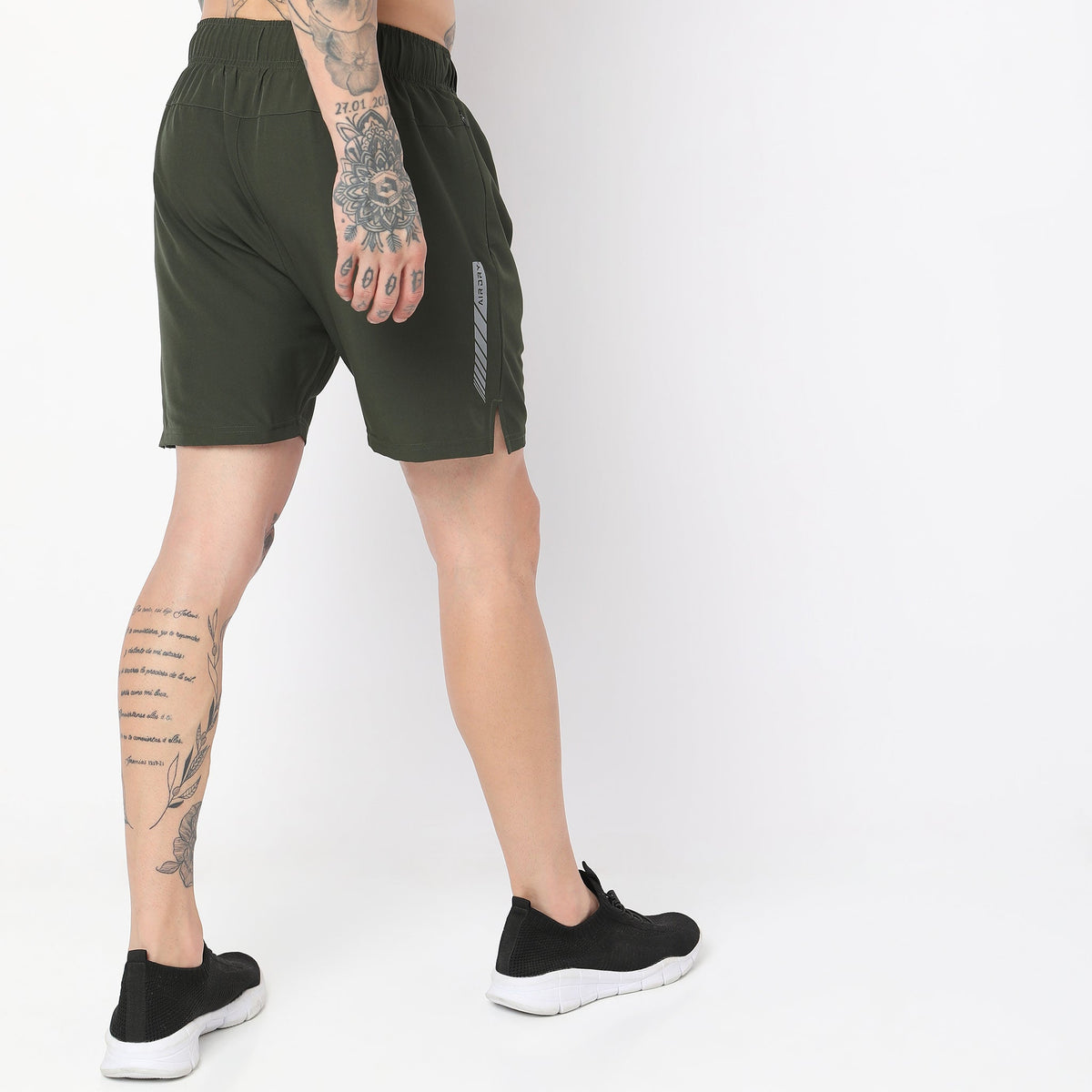 Regular Fit Solid Mid Rise Shorts