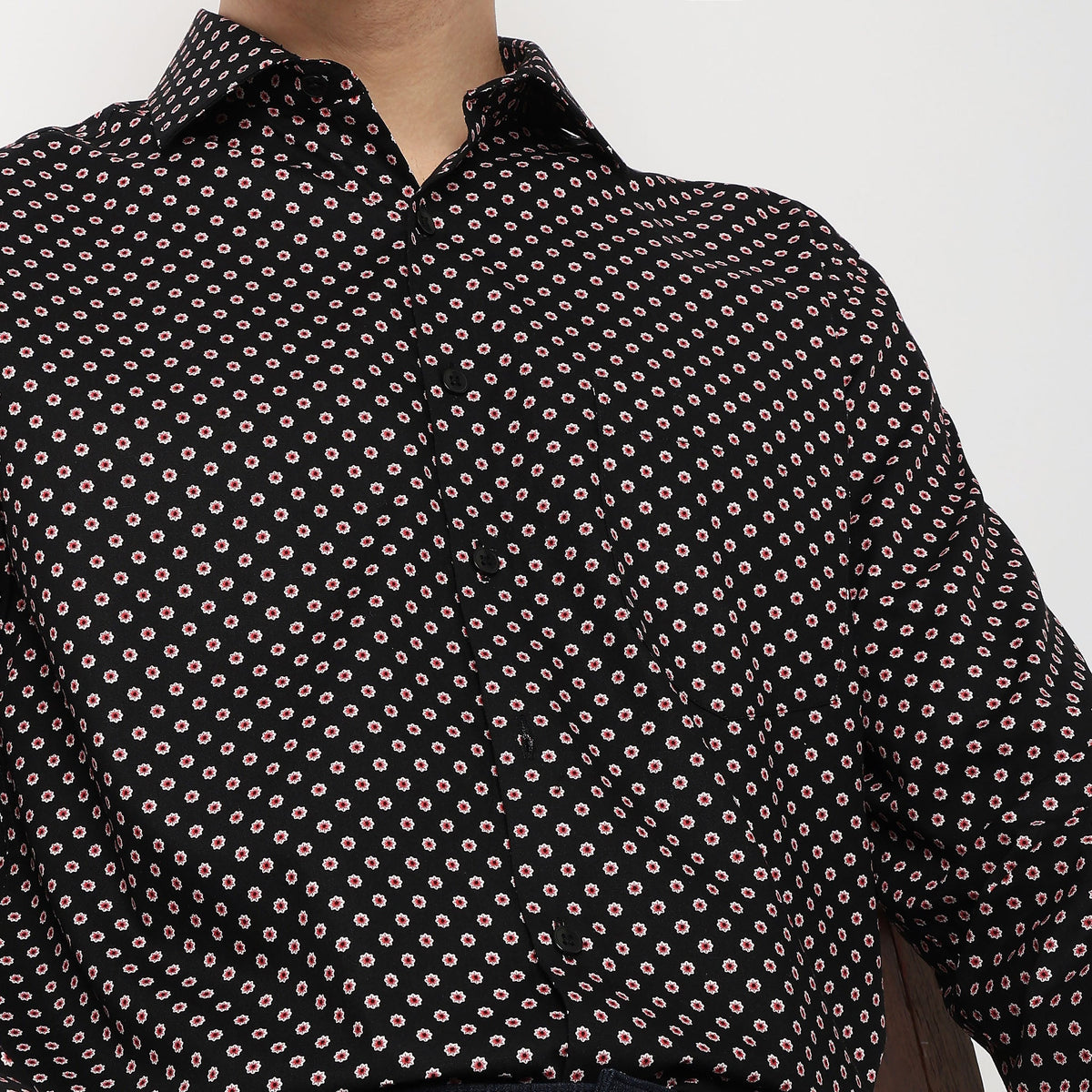 Men Wearing Regular Fit Printed Shirt