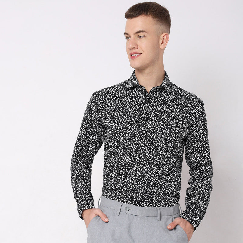 Men Wearing Regular Fit Printed Shirt