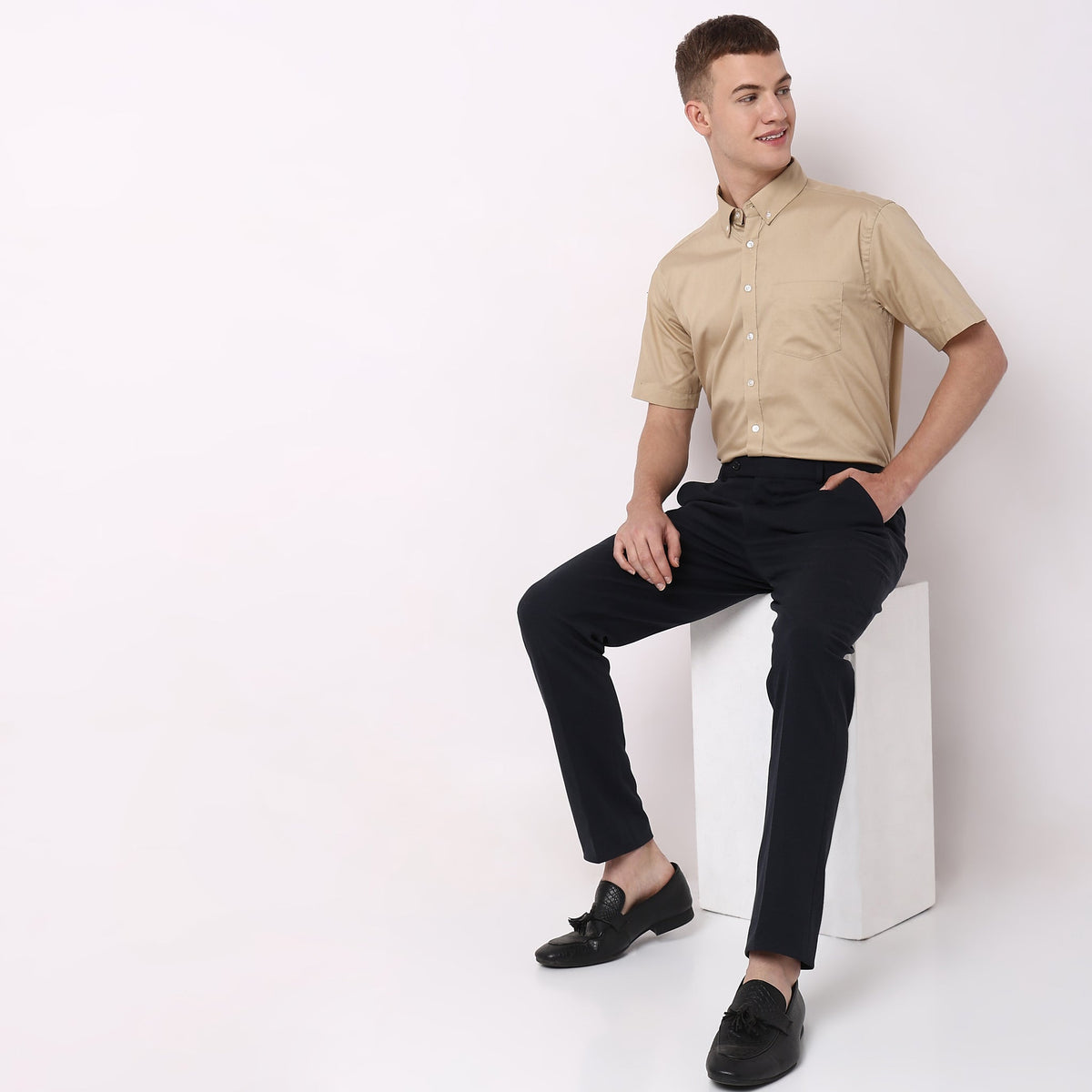 Men Wearing Regular Fit Solid Shirt