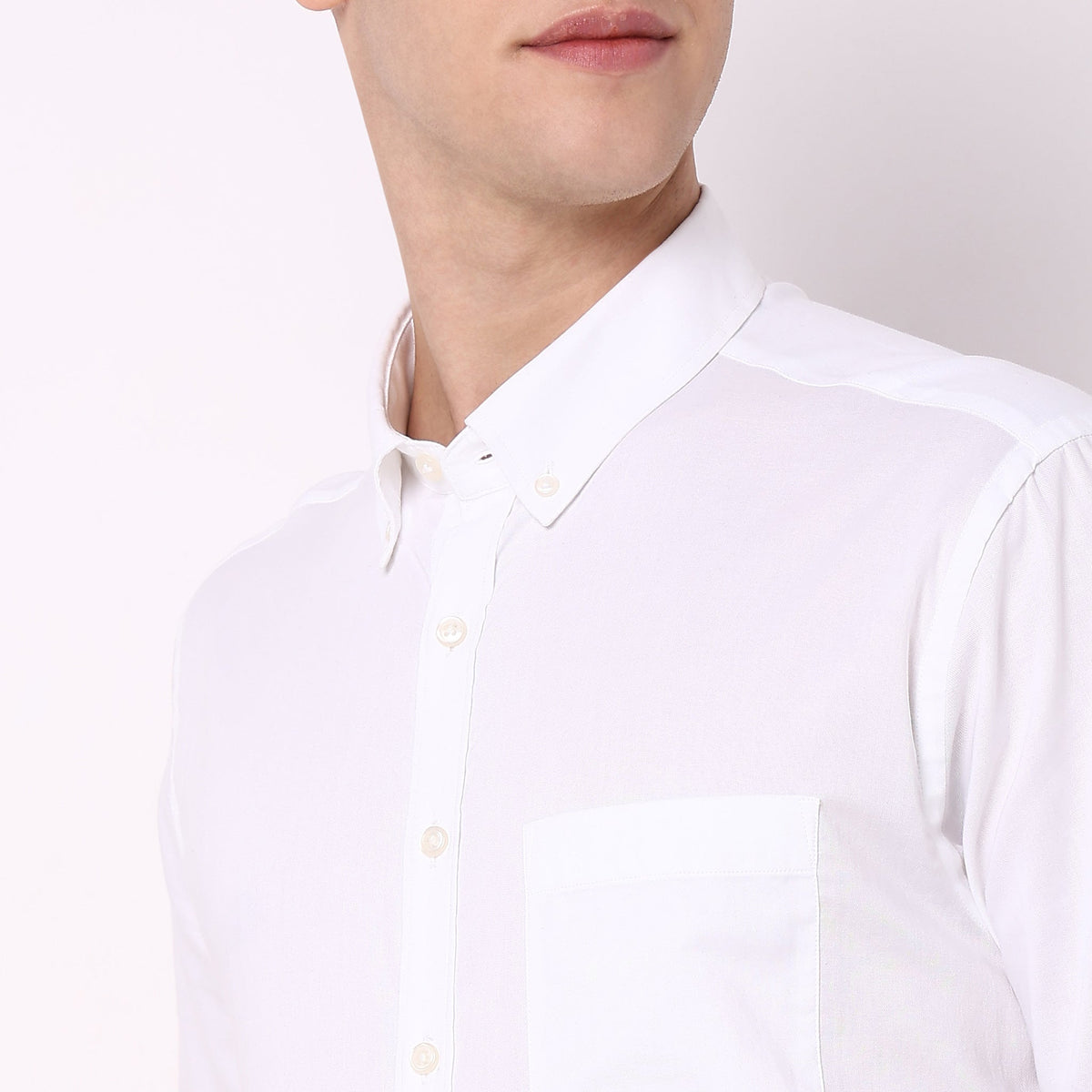 Men Wearing Regular Fit Solid Shirt