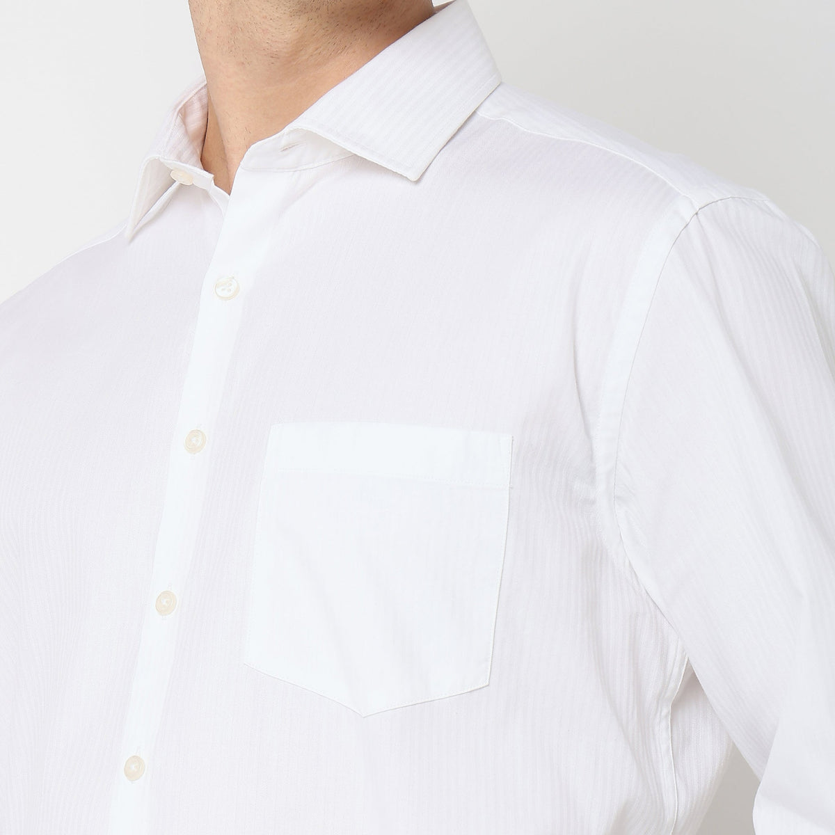 Men Wearing Regular Fit Solid Shirt