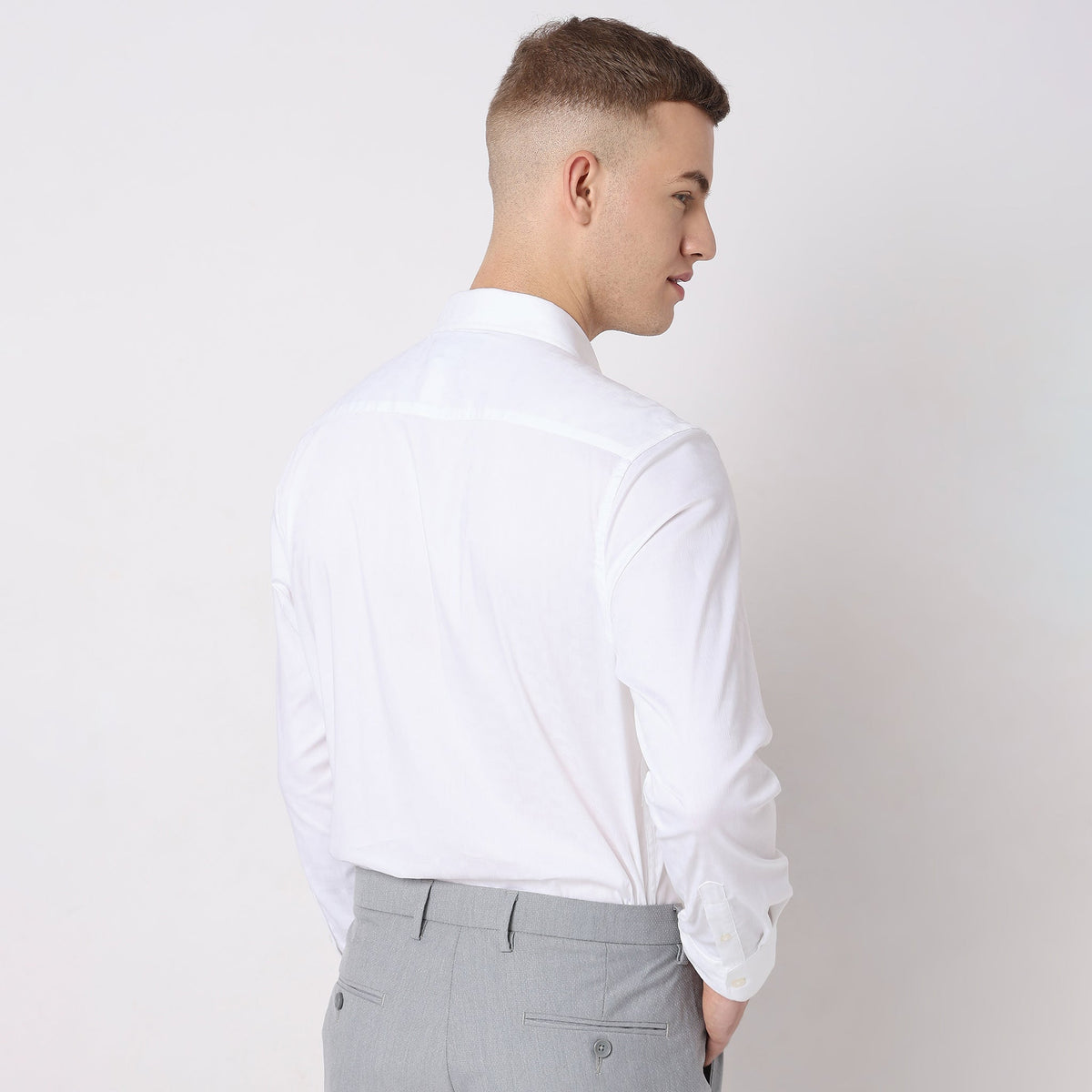 Men Wearing Slim Fit Solid Shirt