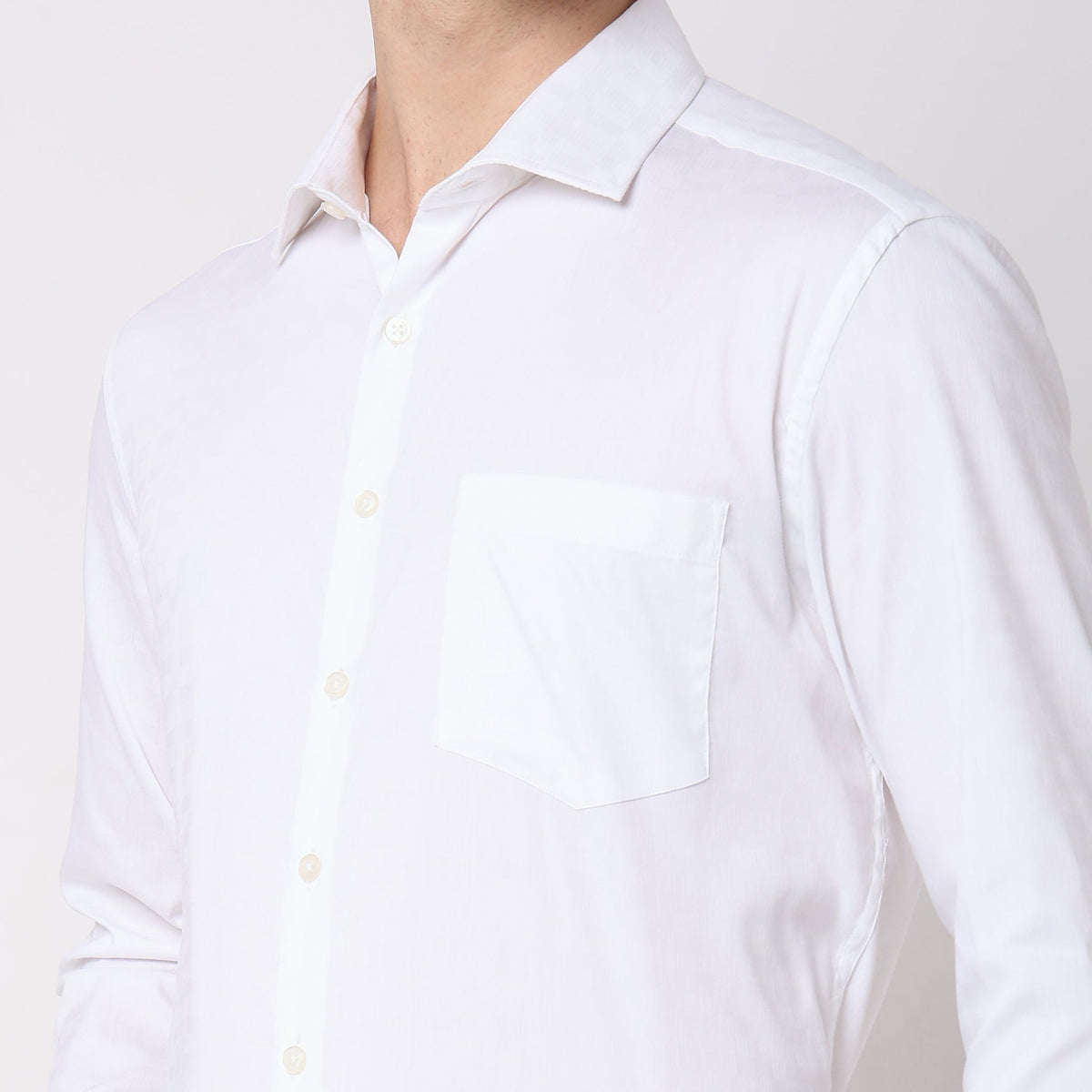 Men Wearing Slim Fit Solid Shirt