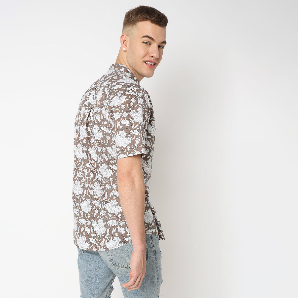 Men Wearing Regular Fit Printed Shirt