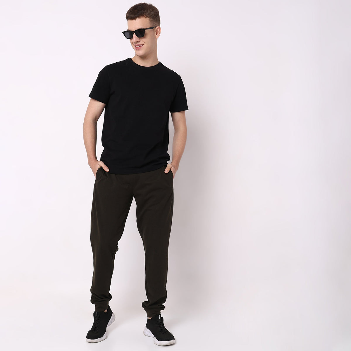 Regular Fit Solid Mid Rise Trackpants