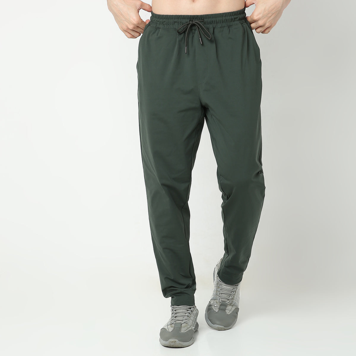 Regular Fit Solid Mid Rise Trackpants