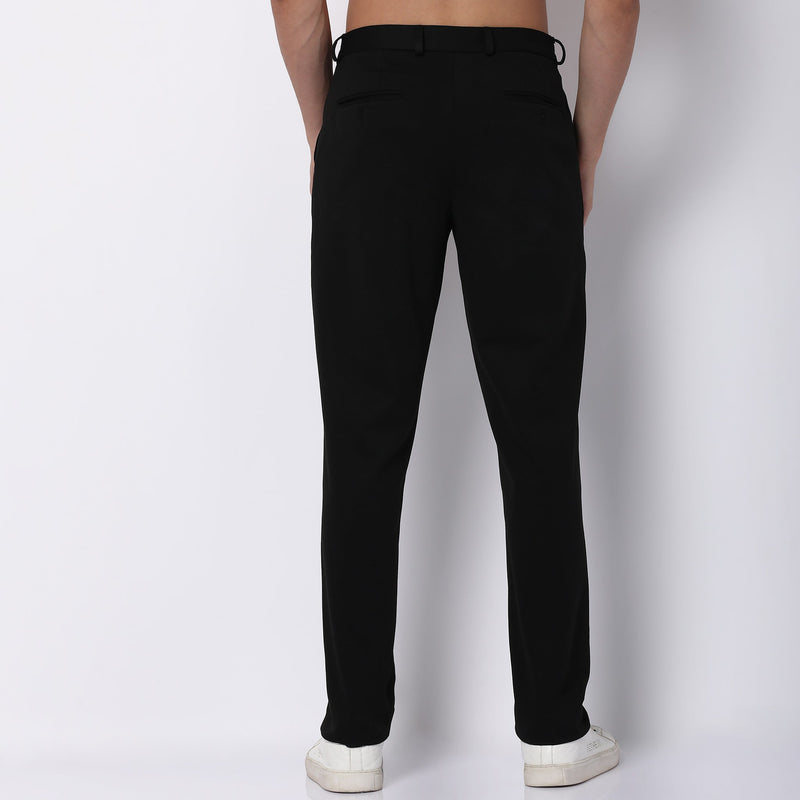 Men Wearing Regular Fit Solid Mid Rise Trouser