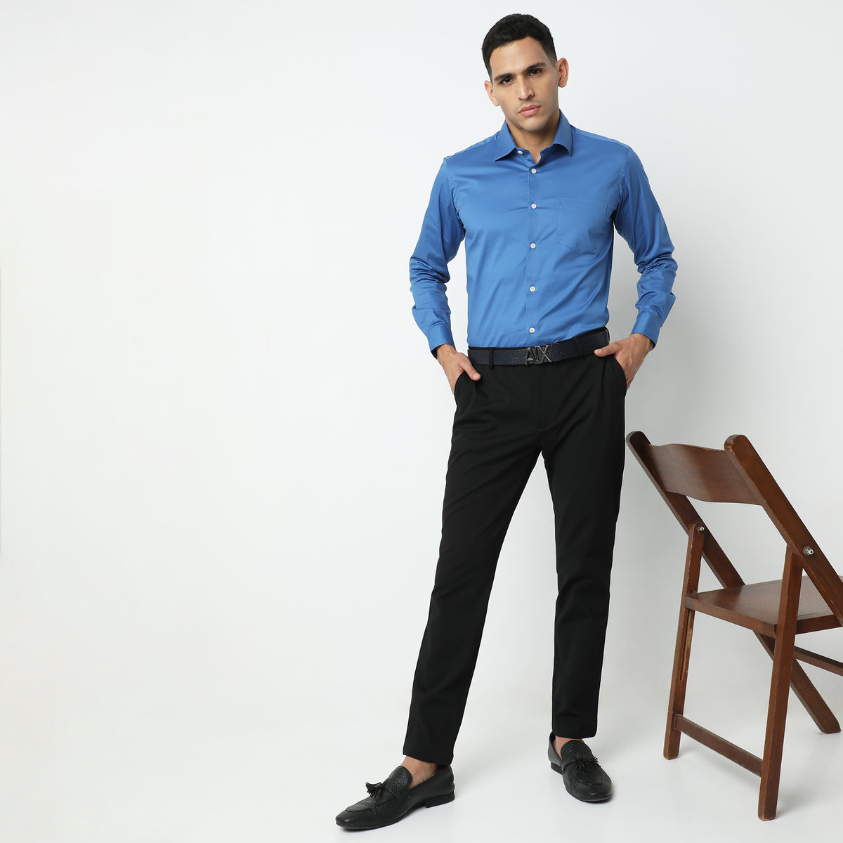 Regular Fit Solid Mid Rise Trousers