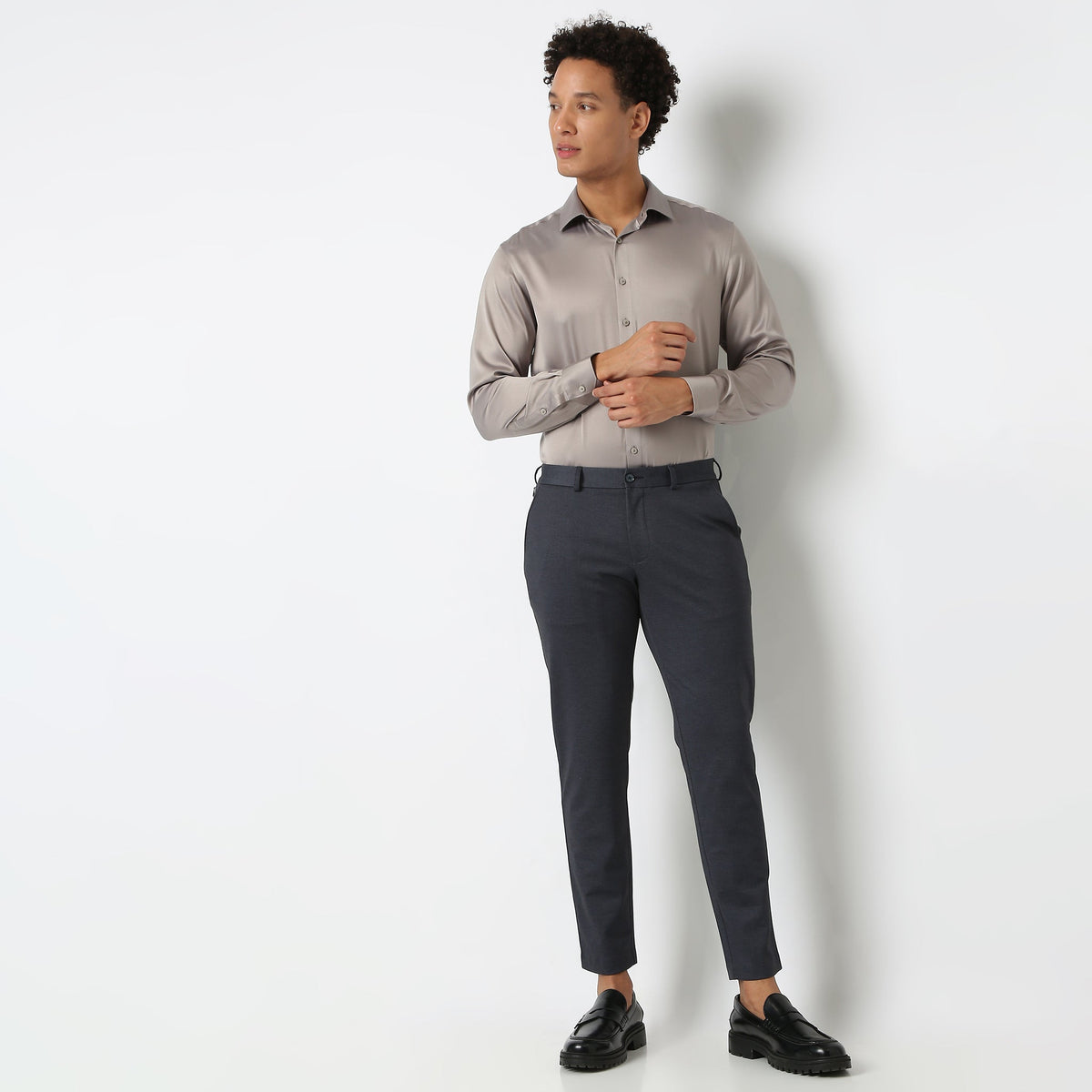 Regular Fit Solid Mid Rise Trousers