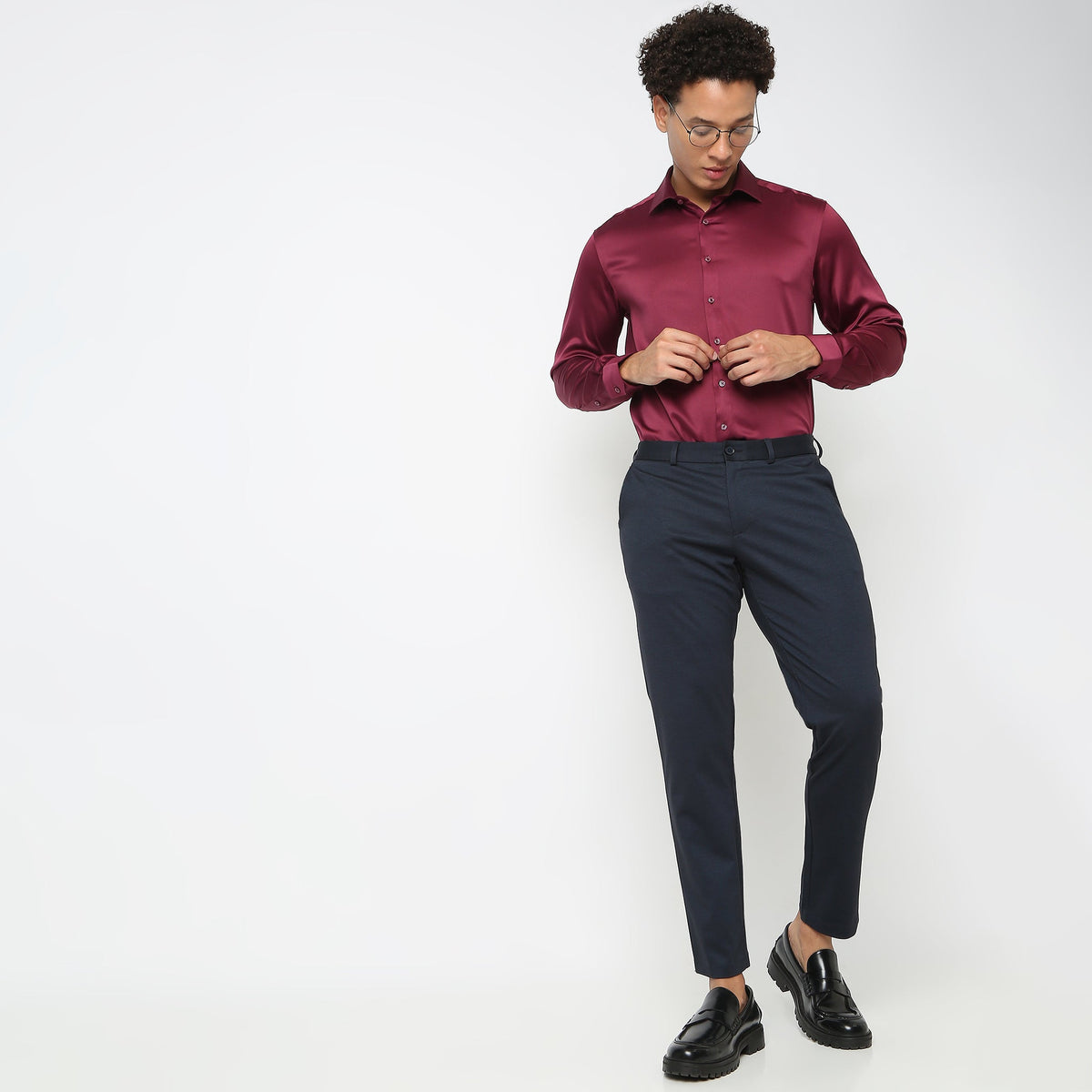 Regular Fit Solid Mid Rise Trousers