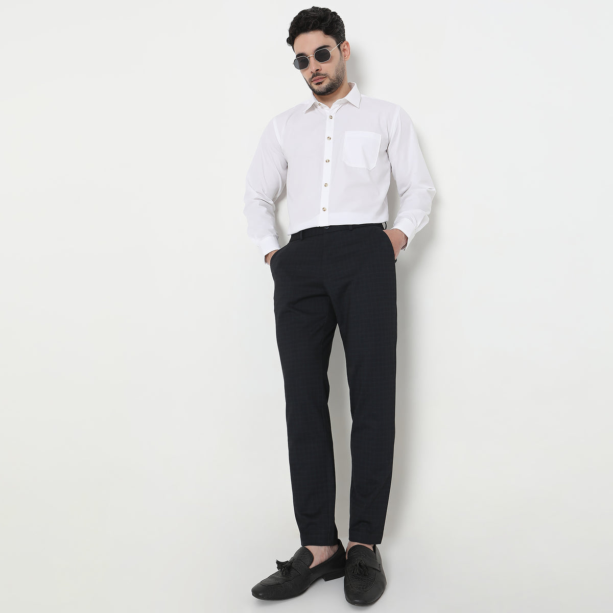 Regular Fit Solid Mid Rise Trousers