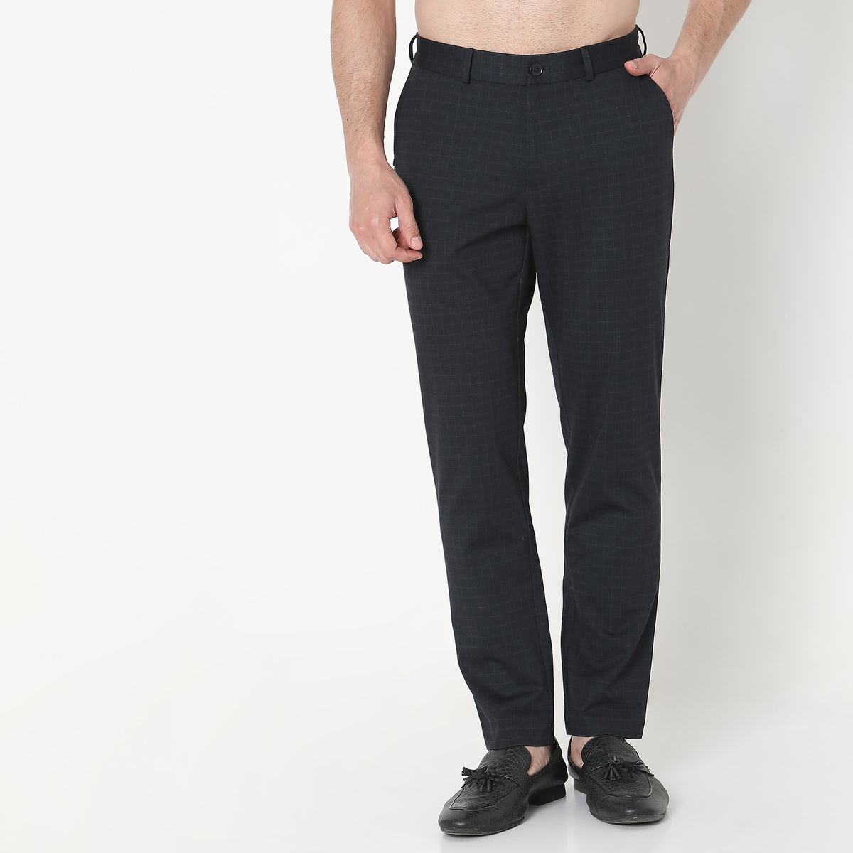 Regular Fit Solid Mid Rise Trousers