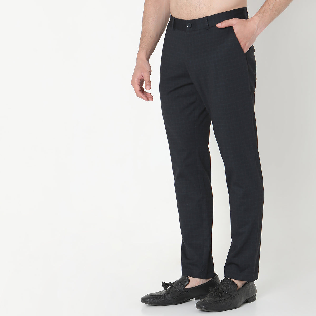 Regular Fit Solid Mid Rise Trousers