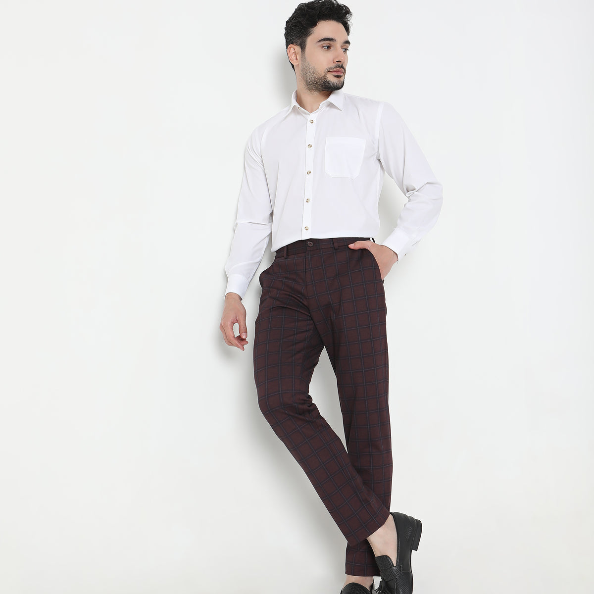 Regular Fit Solid Mid Rise Trousers