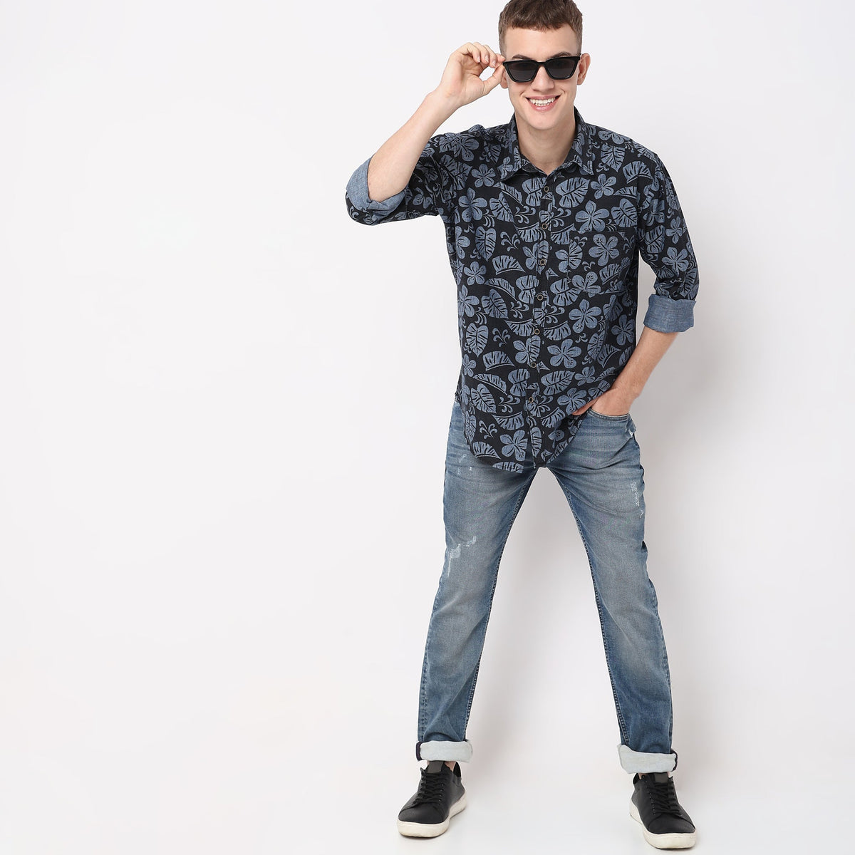 Men Wearing Regular Fit Printed Shirt