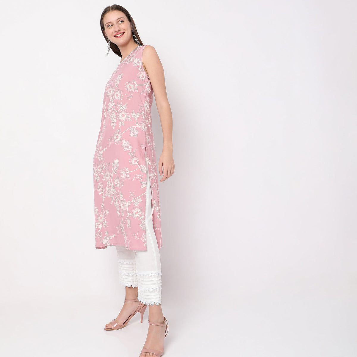 Women Wearing Straight Fit Printed Kurta