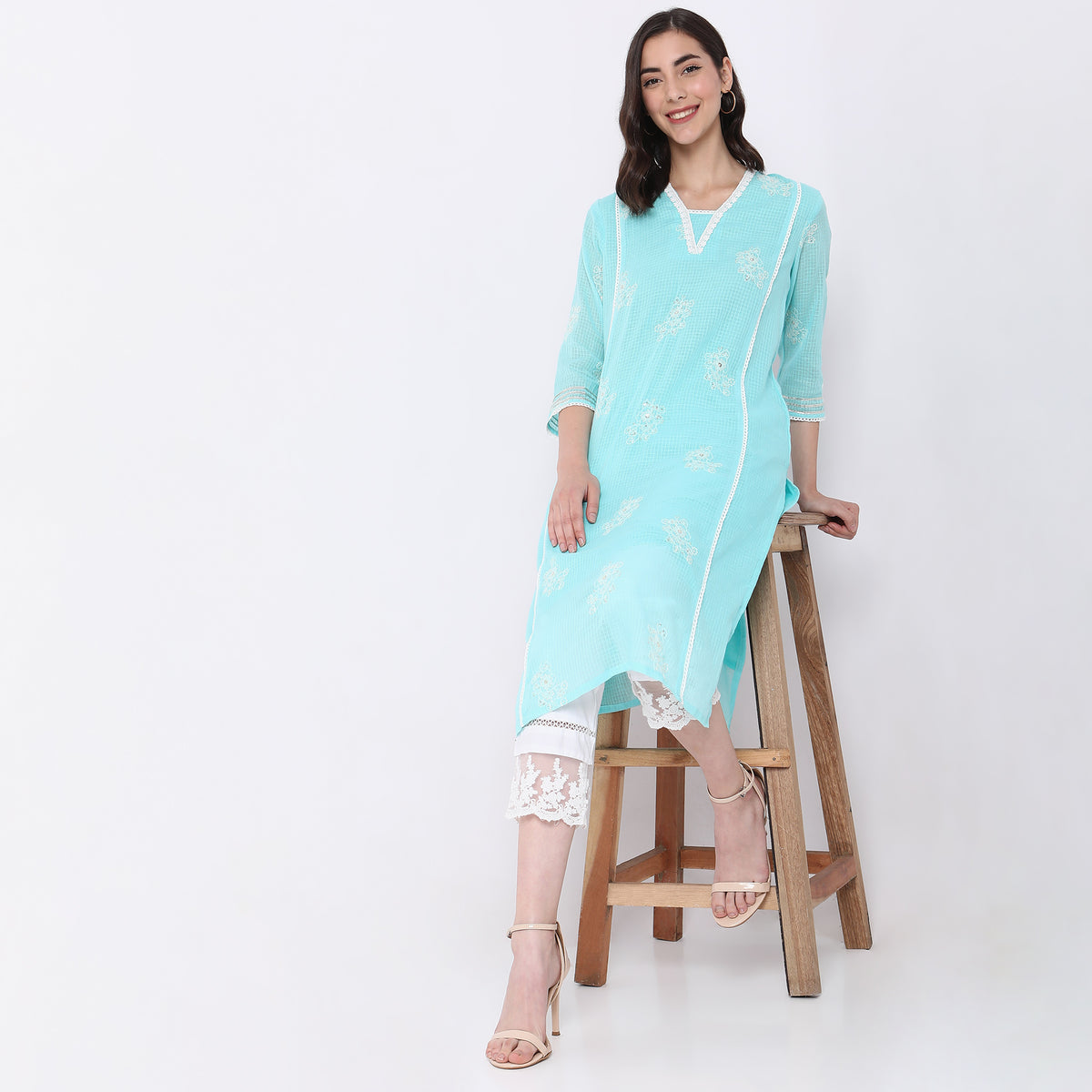 Straight Fit Embroidered Kurta