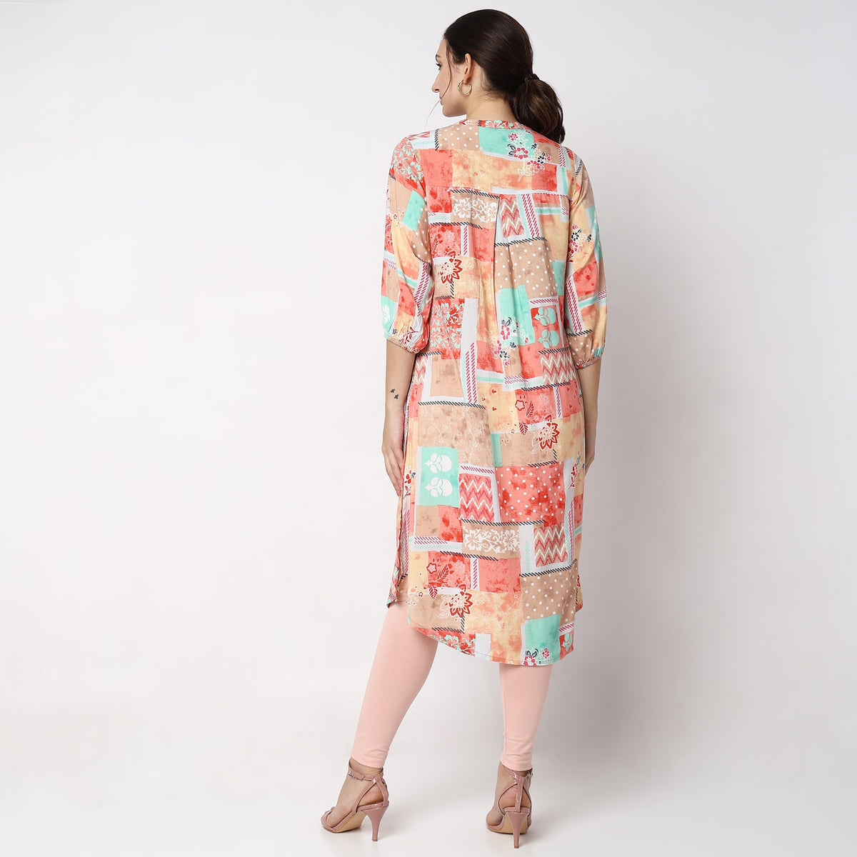 Women Wearing Straight Fit Printed Kurta