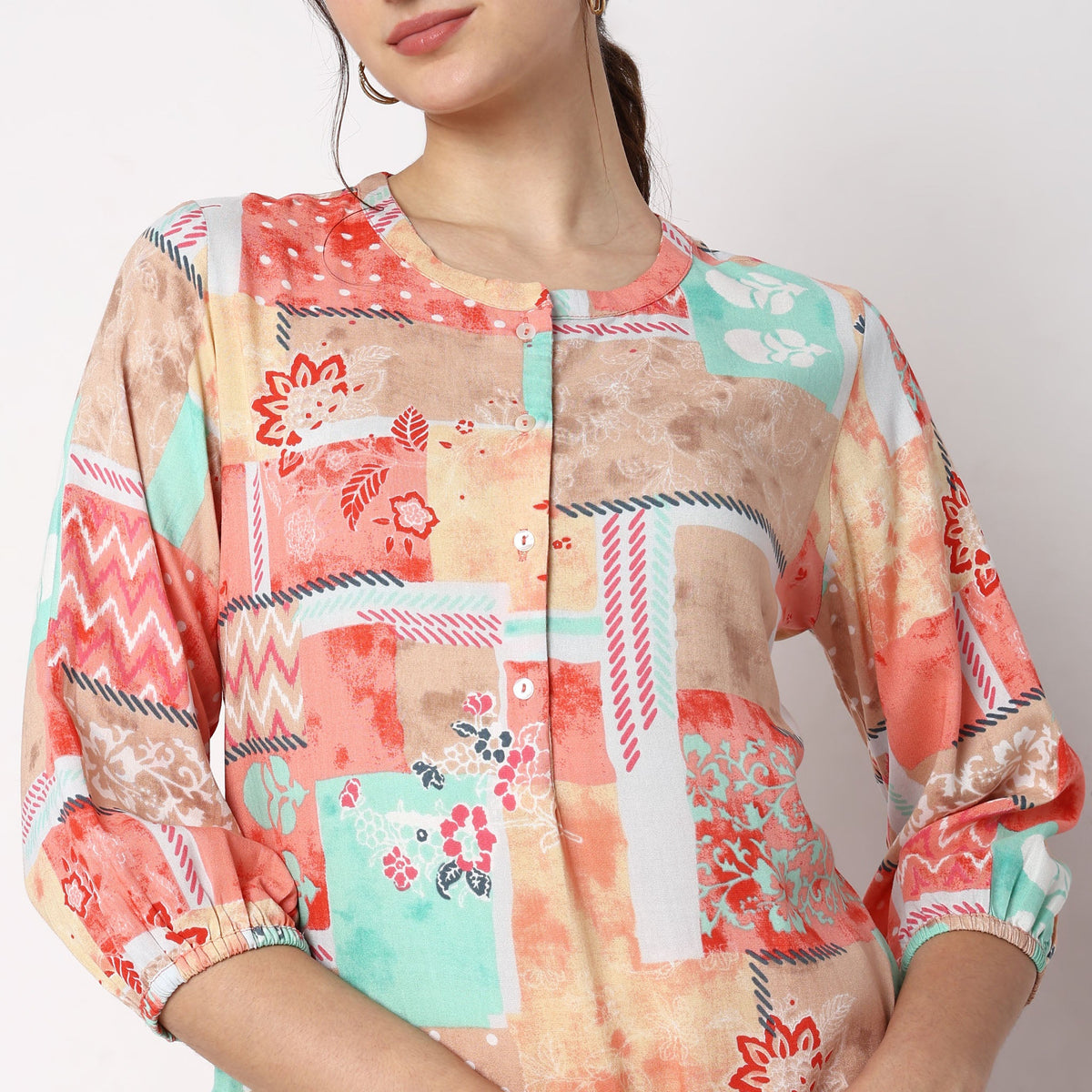 Women Wearing Straight Fit Printed Kurta