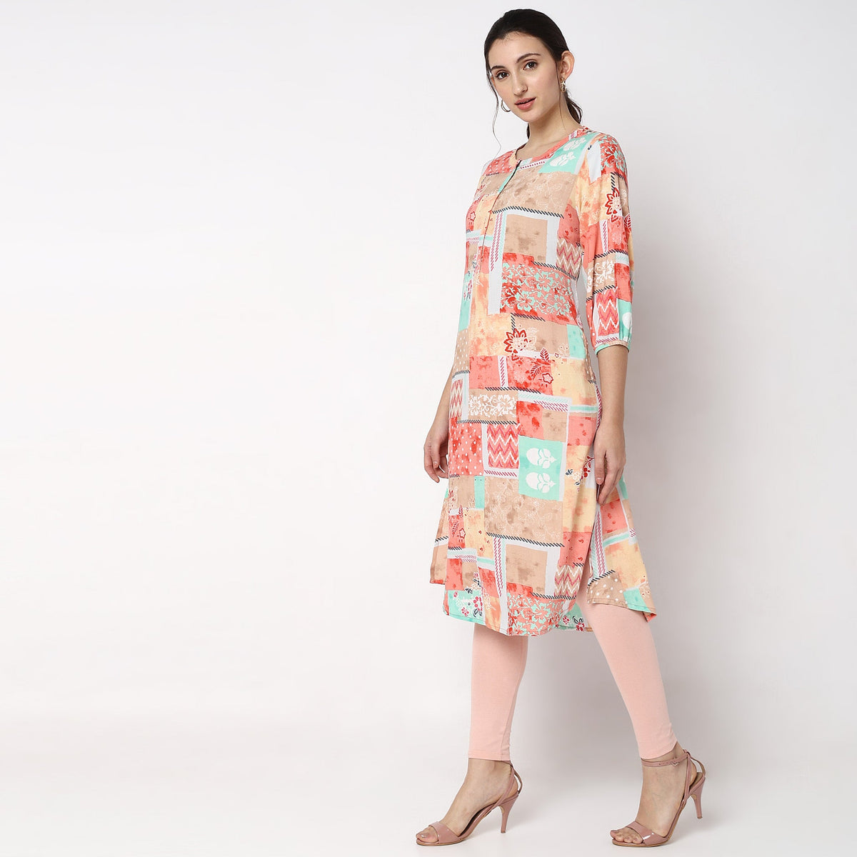 Women Wearing Straight Fit Printed Kurta