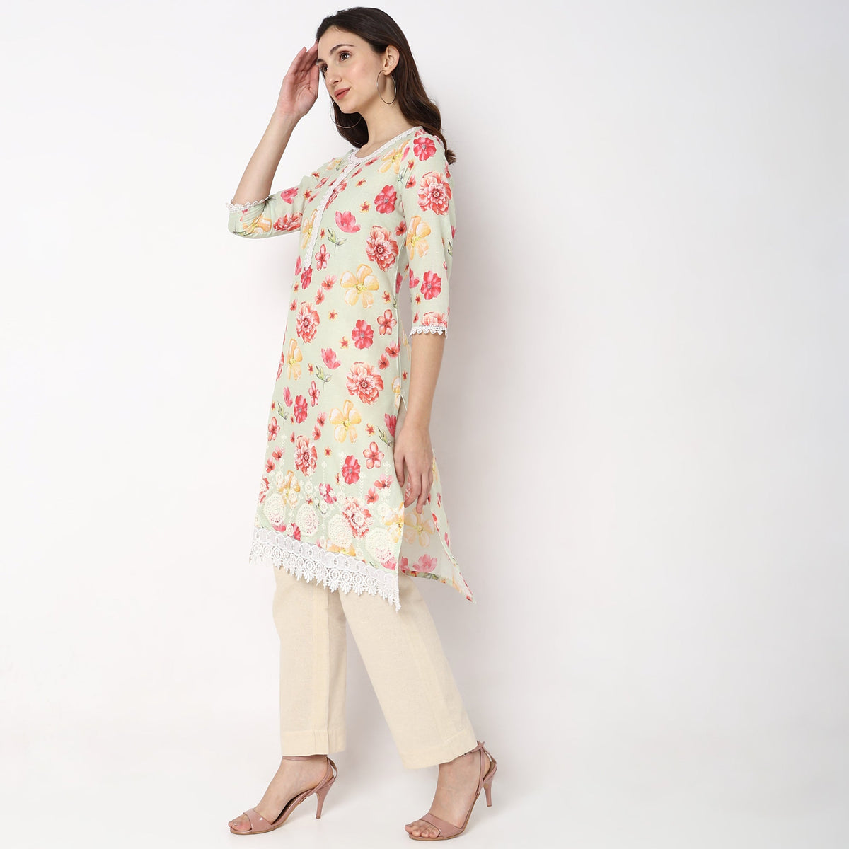 Women Wearing Straight Fit Printed Kurta