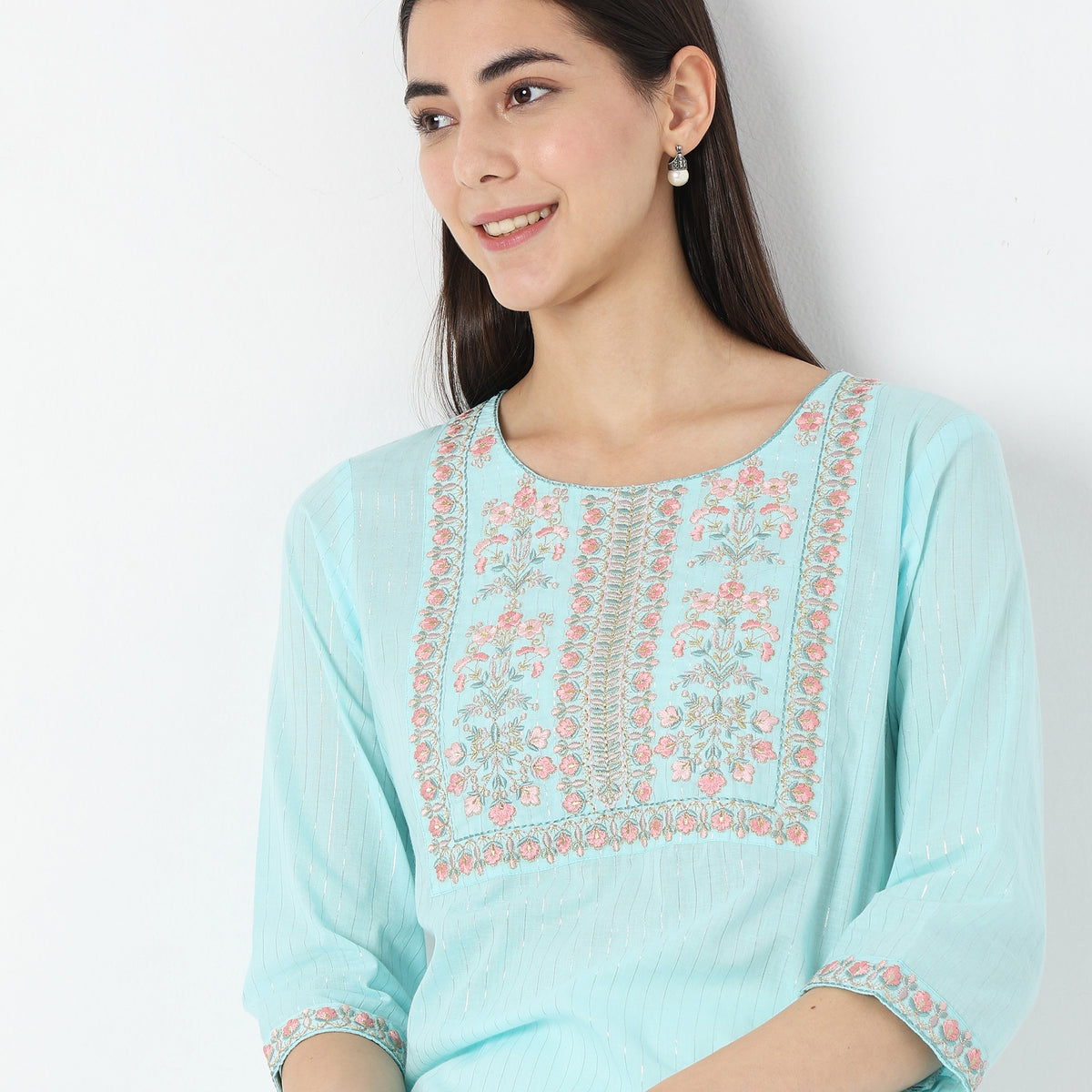 Straight Fit Embroidered Kurta