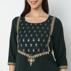 Straight Fit Embroidered Kurta
