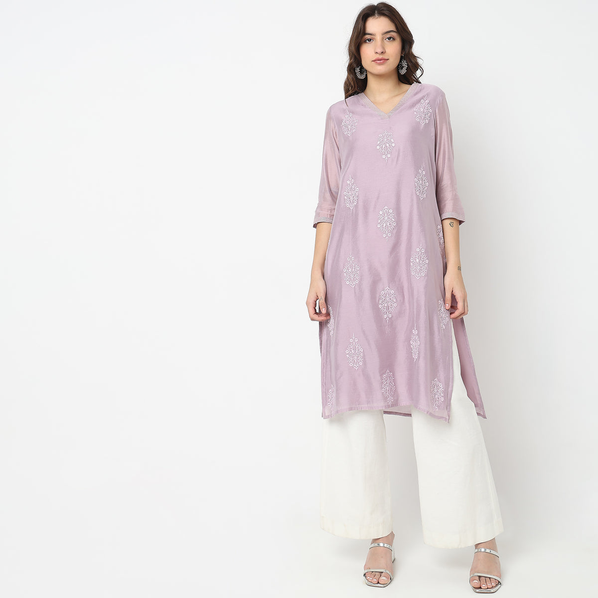 Straight Fit Embroidered Kurta