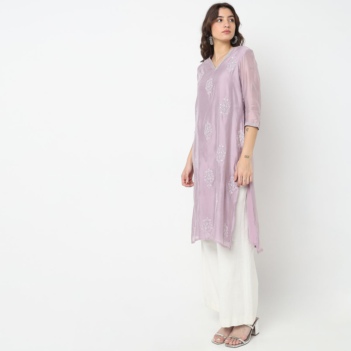 Straight Fit Embroidered Kurta