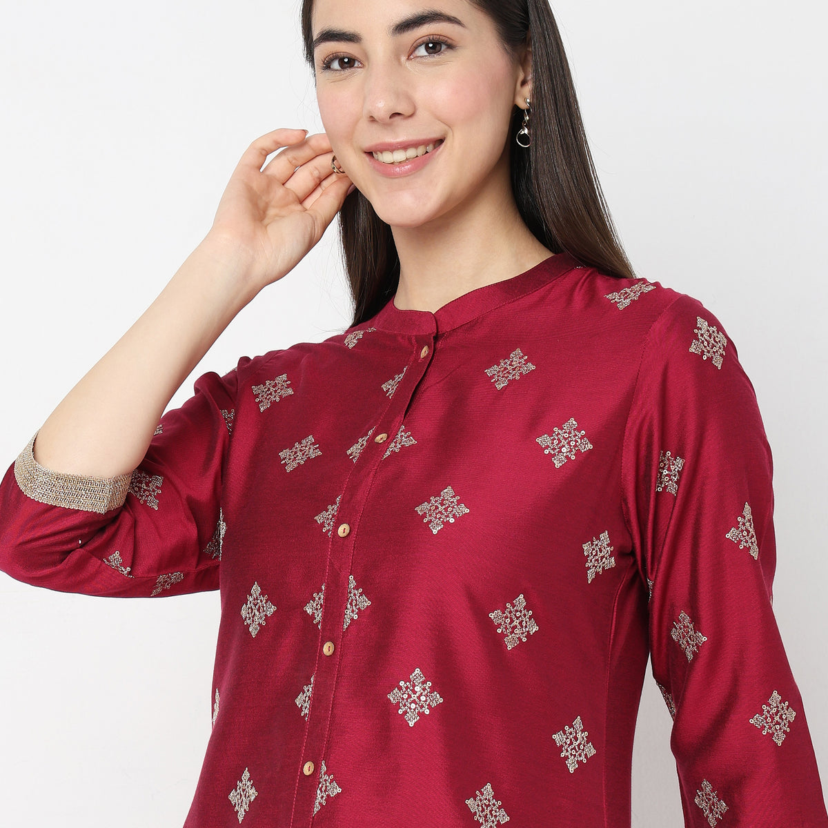 Straight Fit Embroidered Kurta