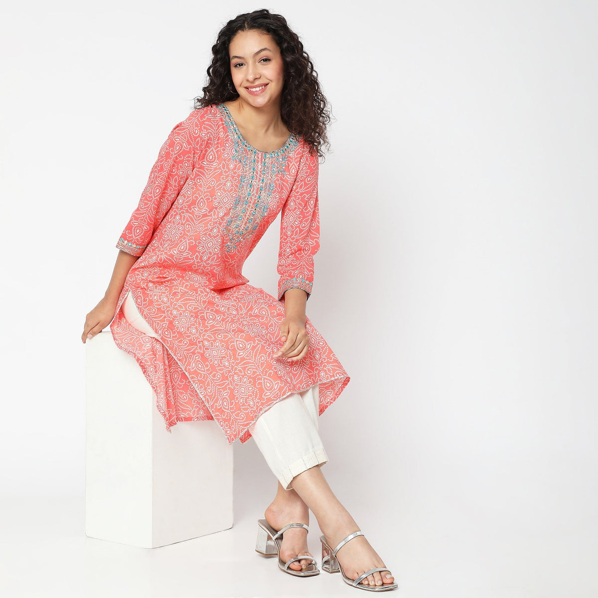Men Wearing Regular Fit Embroidered Kurta