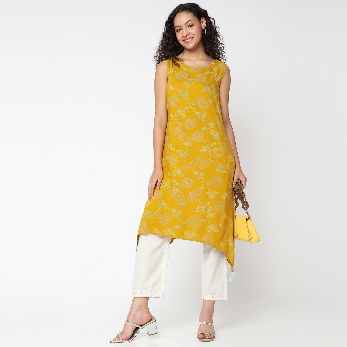 Women Wearing Straight Fit Printed Kurta