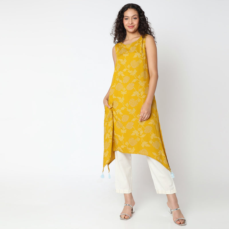 Women Wearing Straight Fit Printed Kurta