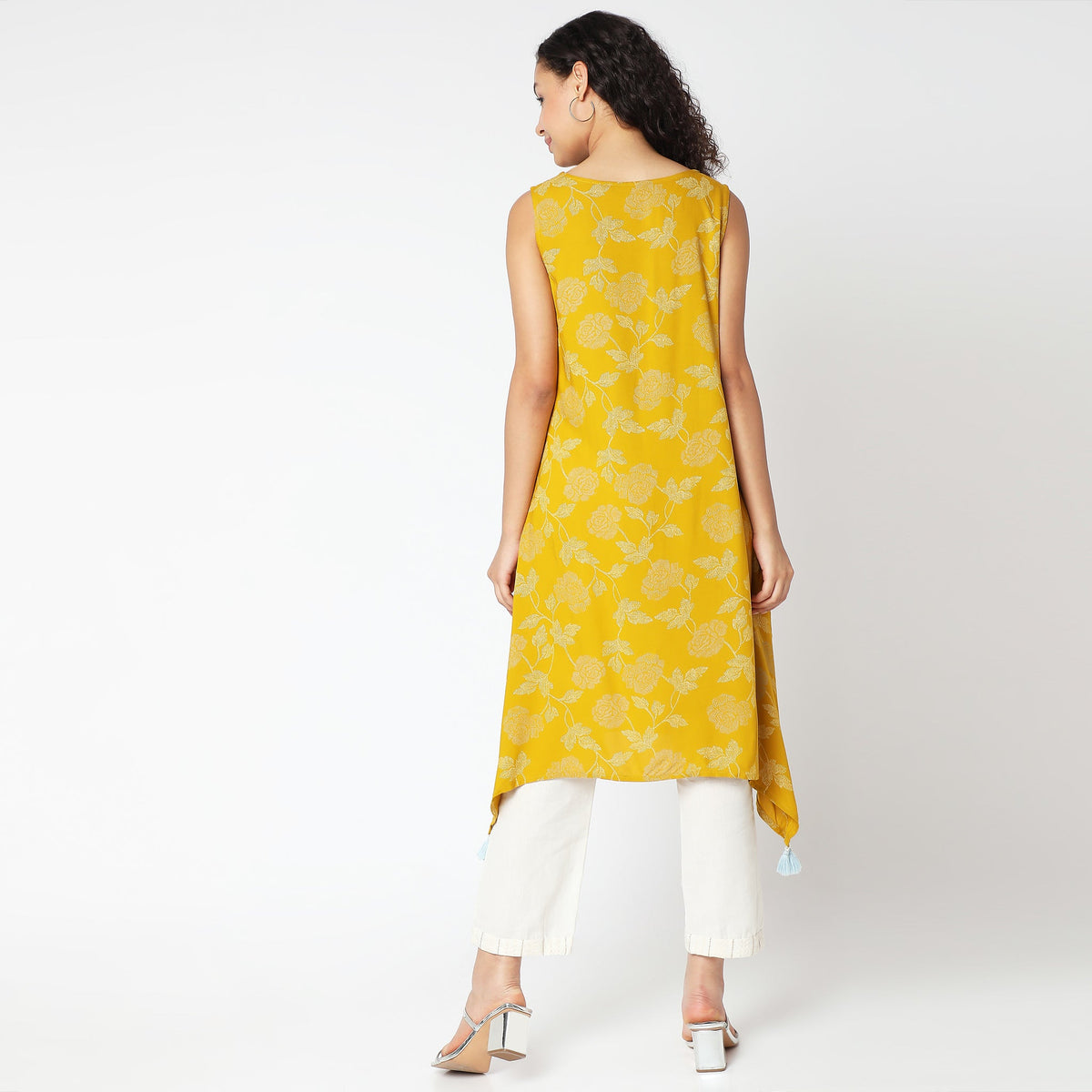 Women Wearing Straight Fit Printed Kurta