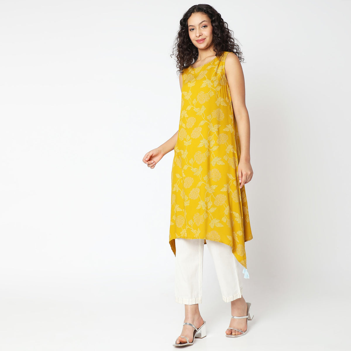 Women Wearing Straight Fit Printed Kurta