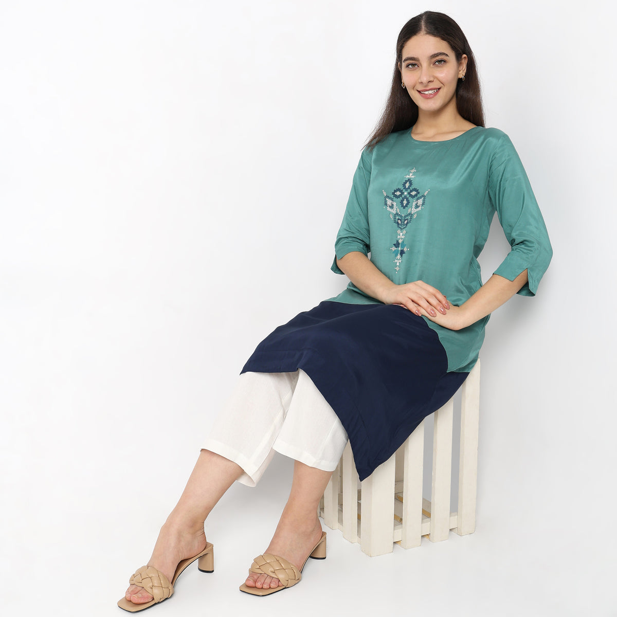 Straight Fit Embroidered Kurta