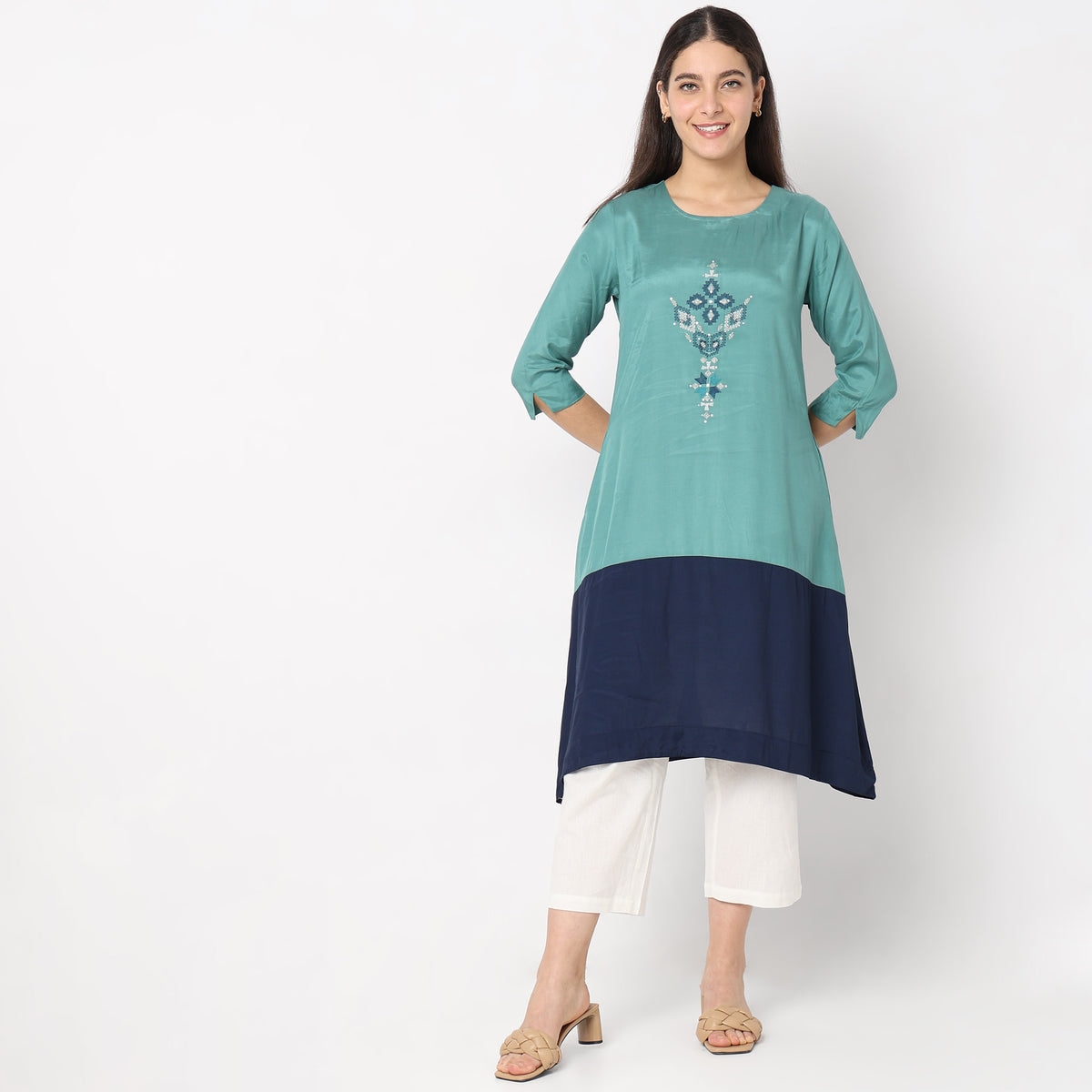 Straight Fit Embroidered Kurta