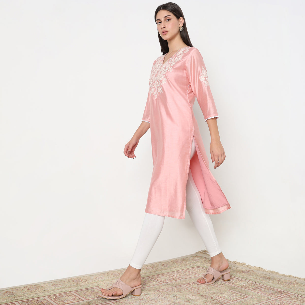 Straight Fit Embroidered Kurta
