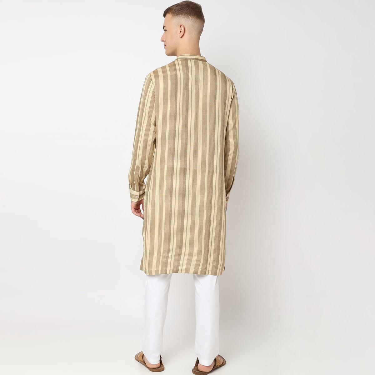 Men Wearing Regular Fit Abstract Kurta