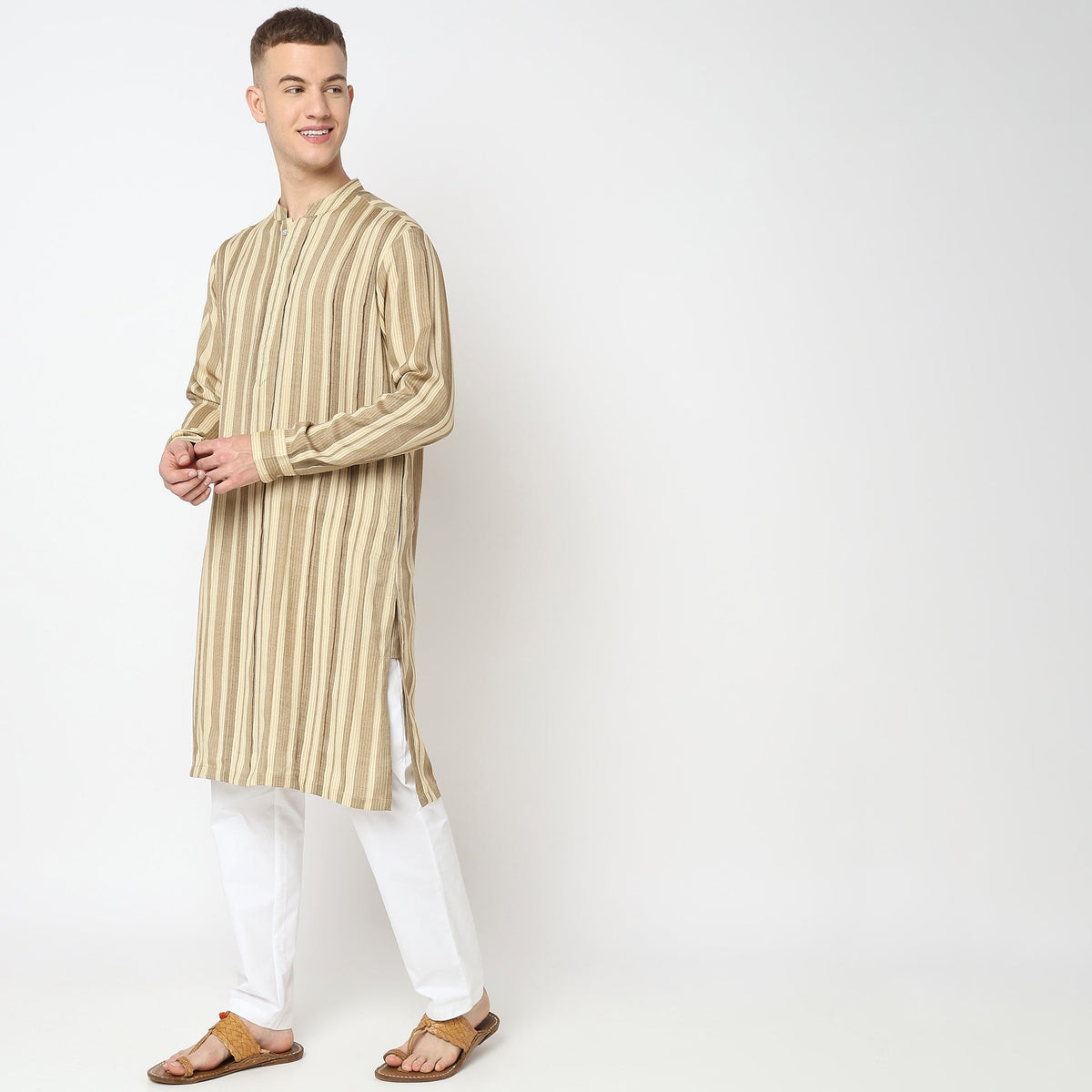 Men Wearing Regular Fit Abstract Kurta