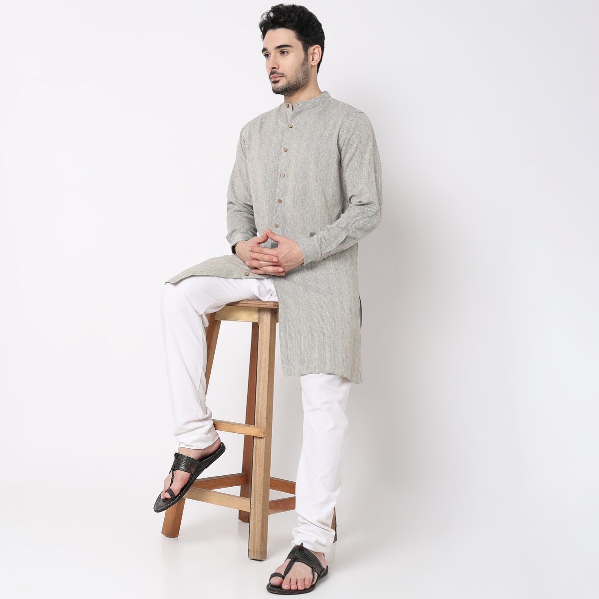 Men Wearing Regular Fit Printed Kurta